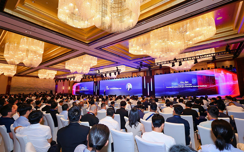 CC网投颁布全球首个流程工业可信大模型TPT 2，“工业AI数据同盟”同步成立