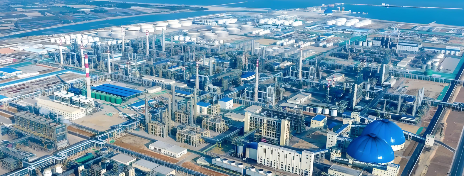 为石化行业提供贯通全性命周期价值链的解决规划和智能化服务